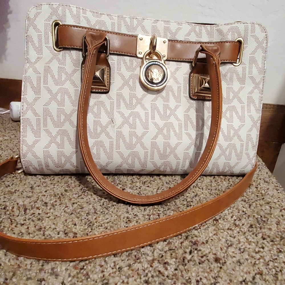 Beige purse